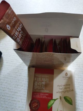 자연에온 가득담은 몽모랑시 타트체리 콜라겐 젤리스틱 — 5점을 준 리뷰어가 2020년 12월 올린 사용 사진