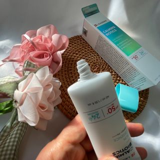 리더스코스메틱 리더스 카밍 바이오틱스 선 에센스 SPF 50+ PA++++ — 5점을 준 리뷰어가 2022년 8월 올린 사용 사진