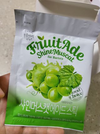 [복음자리] 바리스타 패키지 2종 랜덤발송 (딸기스무디 스틱+샤인머스캣에이드 or 망고스무디+자몽에이드) — 5점을 준 리뷰어가 2022년 7월 올린 사용 사진