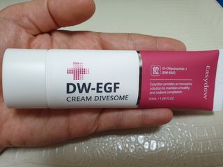 이지듀 DW-EGF 크림 다이브좀_콜라겐이 쏙쏙, 탄력피부로 다이빙 — 5점을 준 리뷰어가 2021년 3월 올린 사용 사진