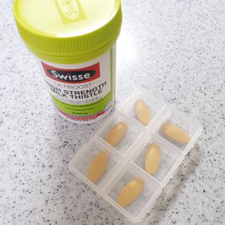 Swisse 스위스 고함량 밀크씨슬 35,000mg 60정 — 5점을 준 리뷰어가 2021년 11월 올린 사용 사진