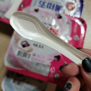 남양유업 또깍 접어 떠먹는 불가리스 2종 — 4.5점을 준 리뷰어가 2021년 1월 올린 사용 사진