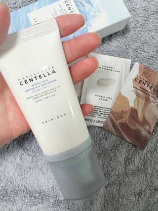 [스킨1004] 마다가스카르 센텔라 히알루-시카 워터핏 선세럼 50ml — 5점을 준 리뷰어가 2024년 5월 올린 사용 사진