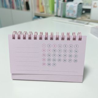 리훈 2024년달력 언더모니터 미니 탁상달력 — 4점을 준 리뷰어가 2023년 10월 올린 사용 사진