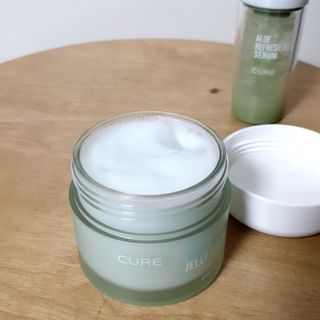 김정문알로에 큐어 큐어 알로에 리프레쉬 젤리 세럼, 큐어 알로에 하이드로 젤리 크림 — 3.5점을 준 리뷰어가 2021년 2월 올린 사용 사진