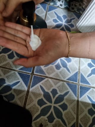 [포레스트스토리] 탈모증상완화 샴푸 1,000ml — 5점을 준 리뷰어가 2022년 4월 올린 사용 사진