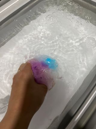 소담스퀘어 상암 Evreryday Bath Bomb Day7(에브리데이 배쓰밤 데이7) / 7종 중 2종 랜덤발송 — 5점을 준 리뷰어가 2022년 11월 올린 사용 사진