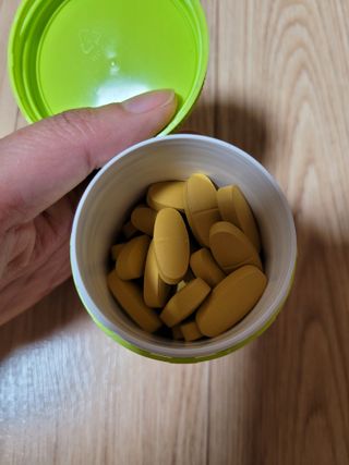Swisse 스위스 고함량 밀크씨슬 35,000mg 60정 — 3점을 준 리뷰어가 2021년 11월 올린 사용 사진