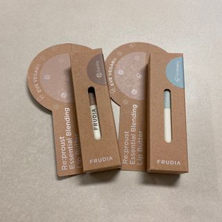 [후르디아] 올리브영 착한보습 비건 립버터 2종 — 5점을 준 리뷰어가 2022년 2월 올린 사용 사진