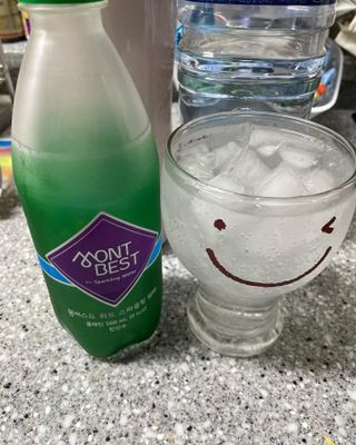 몽베스트 Montbest with Sparkling water Plain 20병 — 5점을 준 리뷰어가 2022년 8월 올린 사용 사진