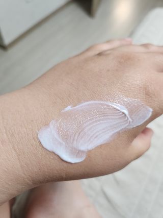 [스킨1004] 마다가스카르 센텔라 히알루-시카 워터핏 선세럼 50ml — 5점을 준 리뷰어가 2024년 6월 올린 사용 사진
