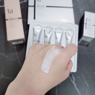 아이디플라코스메틱 아이디 브이로직 플러스 크림 15ml X 4EA — 5점을 준 리뷰어가 2022년 1월 올린 사용 사진
