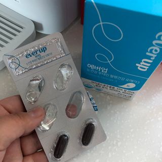[몸엔용] 에버업 멀티비타민&미네랄, 눈건강 루테인 혈행건강 오메가3, 면역 프로바이오틱스 3종 택1 — 4점을 준 리뷰어가 2022년 4월 올린 사용 사진
