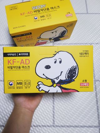JHWORLD 스누피 마스크 정품 스누피 KF-AD 국내 비말차단 아동용 성인용 일회용 덴탈마스크 50매 — 5점을 준 리뷰어가 2021년 6월 올린 사용 사진