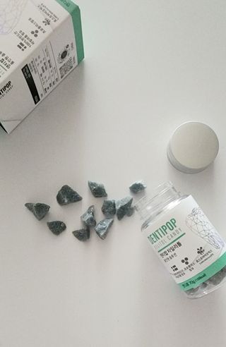 작심연구소 구취제거+충치예방+치아화이트닝 마법의 캔디 덴티팝3종(맛 랜덤 발송) — 5점을 준 리뷰어가 2022년 5월 올린 사용 사진