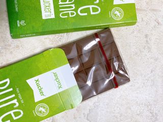 당류2g 자일리톨로 단맛을낸 슈카 퓨어비건 무설탕초콜릿 Xucker vegan 2개입 — 5점을 준 리뷰어가 2021년 4월 올린 사용 사진