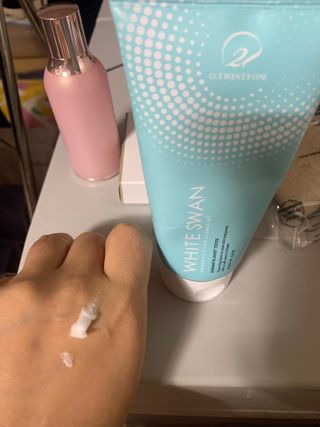 오투에니원 화이트 스완 퍼펙트 폼 클렌징 150g 퍼프증정 — 5점을 준 리뷰어가 2022년 12월 올린 사용 사진