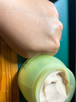 카오리온코스메틱스 사카로미세스와 시카의 만남        릴리피 릴렉싱 크림 진정한 탄력을 경험해보세요 — 4점을 준 리뷰어가 2021년 5월 올린 사용 사진