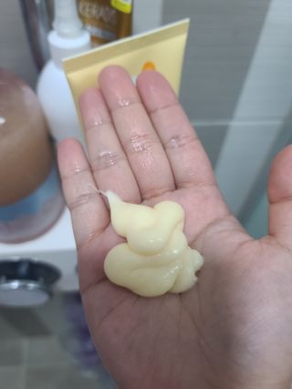 ★N쇼핑 헤어팩 1위★ 리하 에그 화이트 극손상 무실리콘 트리트먼트 헤어팩 — 4점을 준 리뷰어가 2022년 6월 올린 사용 사진
