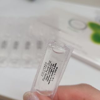 유니베르소 산소앰플 7일 집중케어 앰플 — 5점을 준 리뷰어가 2021년 6월 올린 사용 사진