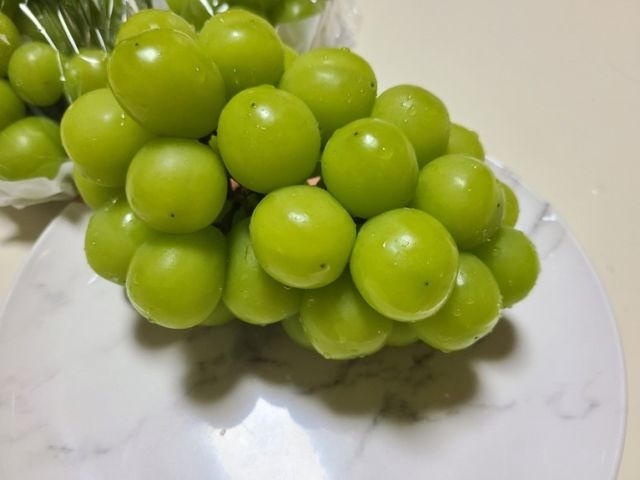 프리미엄 수출용 엘로아시스 샤인머스켓 특등품 1.5kg 2송이 리뷰 사진