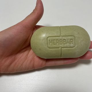 제이제이바이오 허브마사지바 올인원 알약비누 — 5점을 준 리뷰어가 2021년 12월 올린 사용 사진
