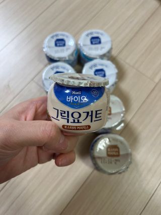 매일바이오 그릭요거트 오리지널 플레인 4개, 로스터리 커피믹스 4개 — 5점을 준 리뷰어가 2021년 12월 올린 사용 사진