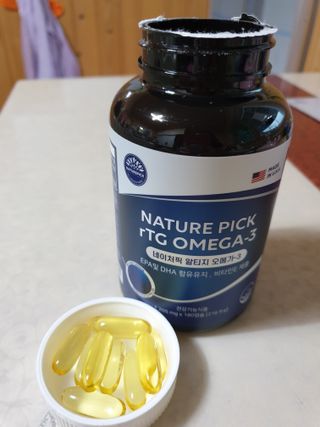 서울약사신협 네이처픽_알티지오메가3_1,205mg x 180캡슐 — 5점을 준 리뷰어가 2021년 9월 올린 사용 사진