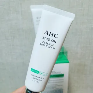 [AHC] 세이프온 에센스 선크림 올리브영 스페셜 증정 기획세트 — 5점을 준 리뷰어가 2022년 6월 올린 사용 사진