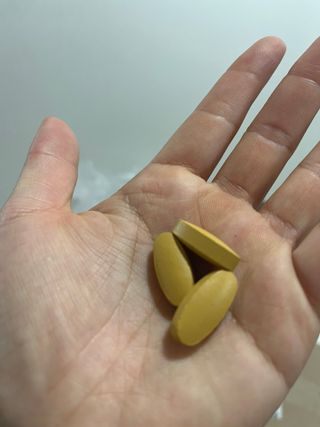 Swisse 스위스 고함량 밀크씨슬 35,000mg 60정 — 4.5점을 준 리뷰어가 2021년 11월 올린 사용 사진