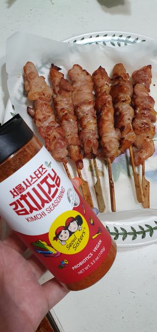 [서울시스터즈] 김치시즈닝 국내 최초 뿌려먹는 김치파우더 100g 1개+ 신제품 김치스낵 90g 2개 — 5점을 준 리뷰어가 2021년 8월 올린 사용 사진