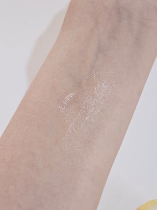 틱톡 [후르디아] 튼입술해결템 올리브영 블루베리 하이드레이팅 허니 립밤 — 5점을 준 리뷰어가 2024년 3월 올린 사용 사진