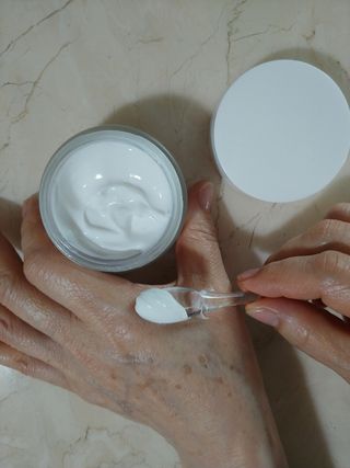 산수시 [라이브캠페인] 데포세럼에센스+아쿠아수분크림 — 5점을 준 리뷰어가 2021년 6월 올린 사용 사진