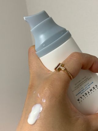 [스킨1004] 마다가스카르 센텔라 히알루-시카 워터핏 선세럼 50ml — 5점을 준 리뷰어가 2024년 6월 올린 사용 사진