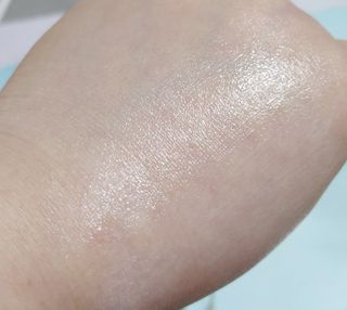 [스킨1004] 마다가스카르 센텔라 히알루-시카 워터핏 선세럼 50ml — 5점을 준 리뷰어가 2024년 5월 올린 사용 사진