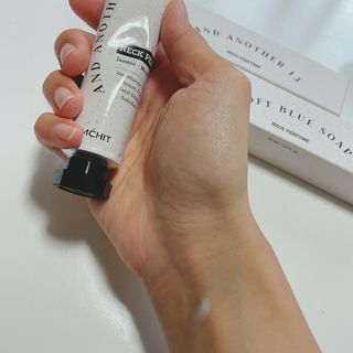 멈칫(MUMCHIT) 넥퍼퓸 NECKPERFUME 2가지 향 — 3점을 준 리뷰어가 2021년 11월 올린 사용 사진
