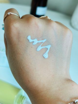 아이레시피 마일드시카 브라이트닝 업 선스크린 SPF50+ PA++++ — 5점을 준 리뷰어가 2023년 6월 올린 사용 사진