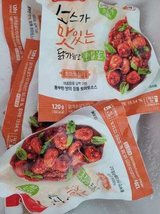 굽네몰 [굽네] 소스가 맛있는 닭가슴살 한입 볼 2종 8팩 — 5점을 준 리뷰어가 2021년 3월 올린 사용 사진