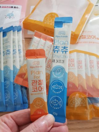 비쥬프렌즈 플랜 츄츄&건강 코어(장/관절/피모 분말) — 5점을 준 리뷰어가 2022년 8월 올린 사용 사진