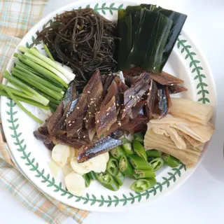 마라도푸드 포항 구룡포 햇 과메기 야채세트 마라도회식당 꽁치 — 5점을 준 리뷰어가 2023년 10월 올린 사용 사진