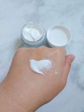 산수시 아쿠아 베네핏 24h 수부지 물광 속건조 수분크림 50ml — 4점을 준 리뷰어가 2021년 7월 올린 사용 사진