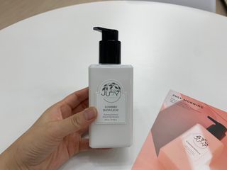 줄라이 모닝 _ JULY MORNING 줄라이모닝 하이드레이팅 퍼퓸드 바디앤핸드 에멀젼 — 5점을 준 리뷰어가 2021년 10월 올린 사용 사진