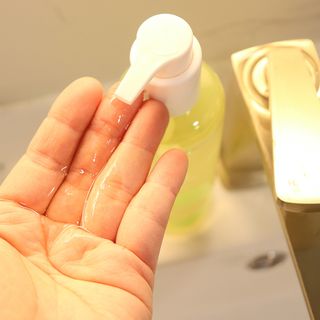비알티씨 BRTC 안티폴루션 앤 블랙헤드 클렌징오일 300ml — 5점을 준 리뷰어가 2022년 12월 올린 사용 사진