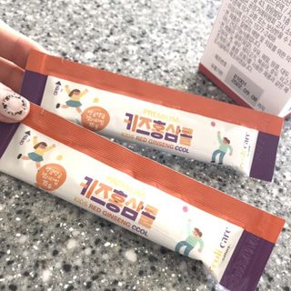 베거스코리아 [콜리케어] 키즈 홍삼콜리 딸기맛 14포 — 5점을 준 리뷰어가 2021년 5월 올린 사용 사진
