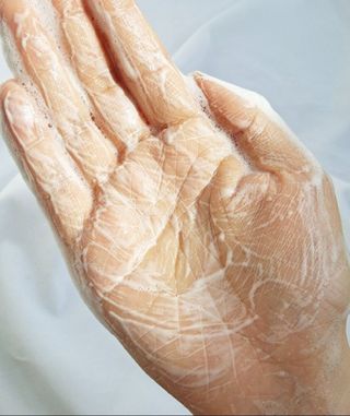스킨1004 [SKIN1004] 마다가스카르 센텔라 앰플 폼 125ml — 5점을 준 리뷰어가 2024년 8월 올린 사용 사진