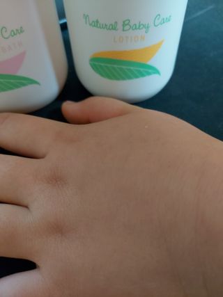 mom e 맘이 내추럴 베이비 케어 샴푸앤바스+로션 — 5점을 준 리뷰어가 2021년 1월 올린 사용 사진