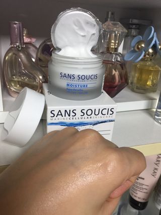 산수시 아쿠아 베네핏 24h 수부지 물광 속건조 수분크림 50ml — 4.5점을 준 리뷰어가 2021년 7월 올린 사용 사진