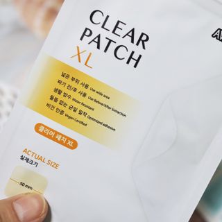 에버렐 아크네 클리어 패치 오리지널(40매) + XL(8매) 1세트, 각 1개씩 — 5점을 준 리뷰어가 2022년 5월 올린 사용 사진