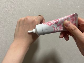 더사가오브수 [사가수] 사계절 원료를 담아내어 진한 보습을 선사하는, 효혜윤 보태니컬 에너지 핸드크림 세트 — 5점을 준 리뷰어가 2023년 3월 올린 사용 사진