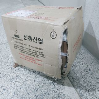 [신흥산업] 붙이는 벽돌 황토 파벽돌 230mm 45장,  욕실 인테리어 실내장식 셀프인테리어 — 2.5점을 준 리뷰어가 2023년 5월 올린 사용 사진